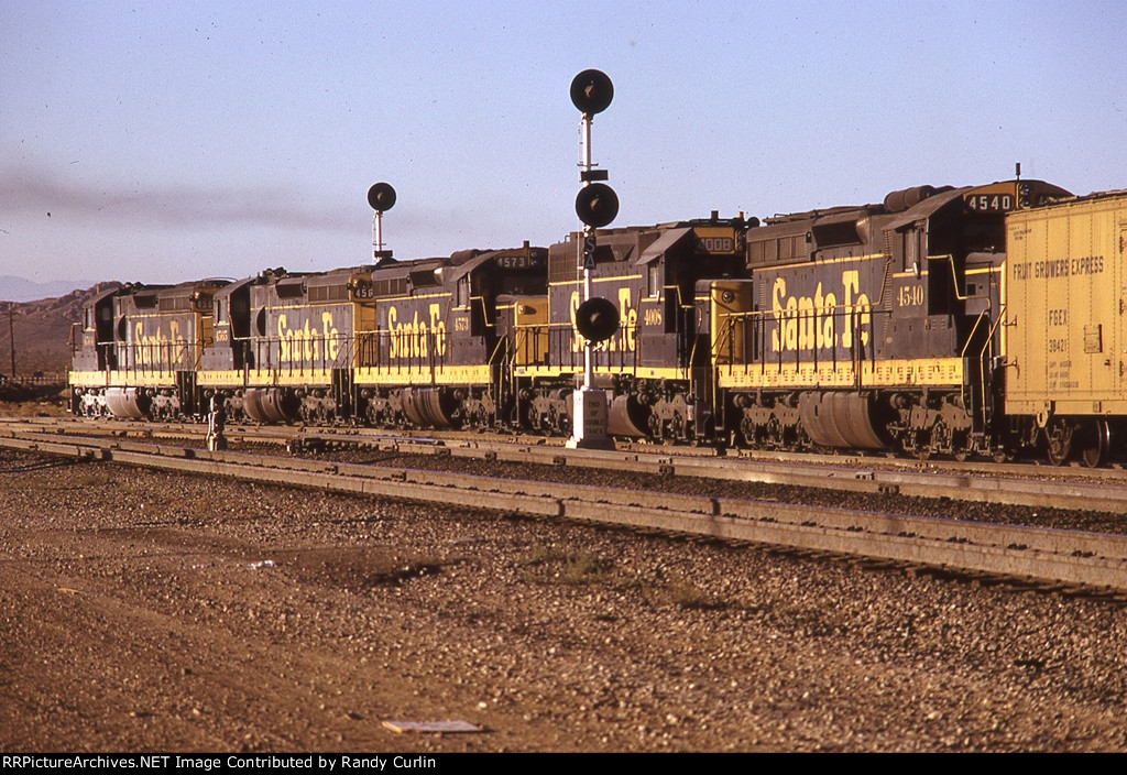 ATSF 4564 West at Mojave